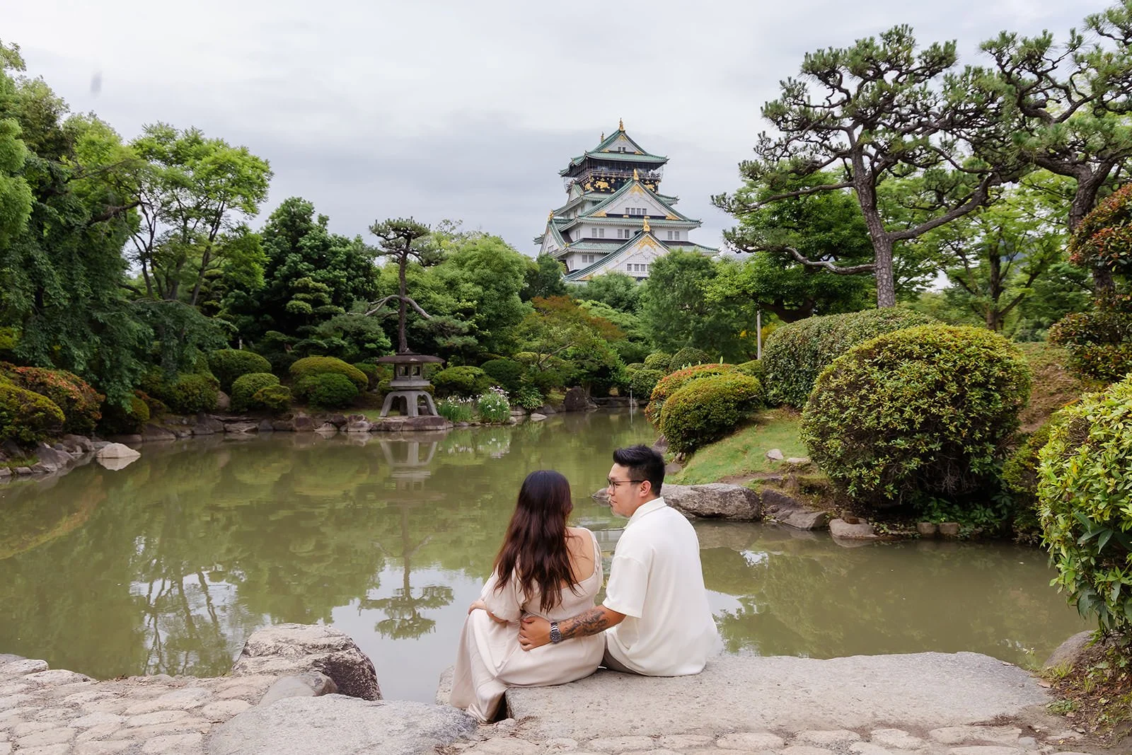 Couples photoshoot at Osaka Castle by Photo My Tokyo