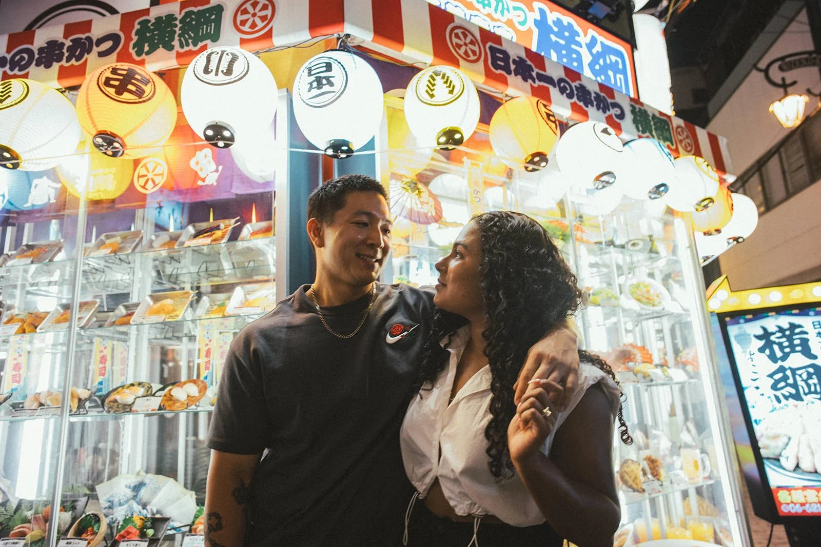Nighttime couples photoshoot in Namba, Osaka by Photo My Tokyo