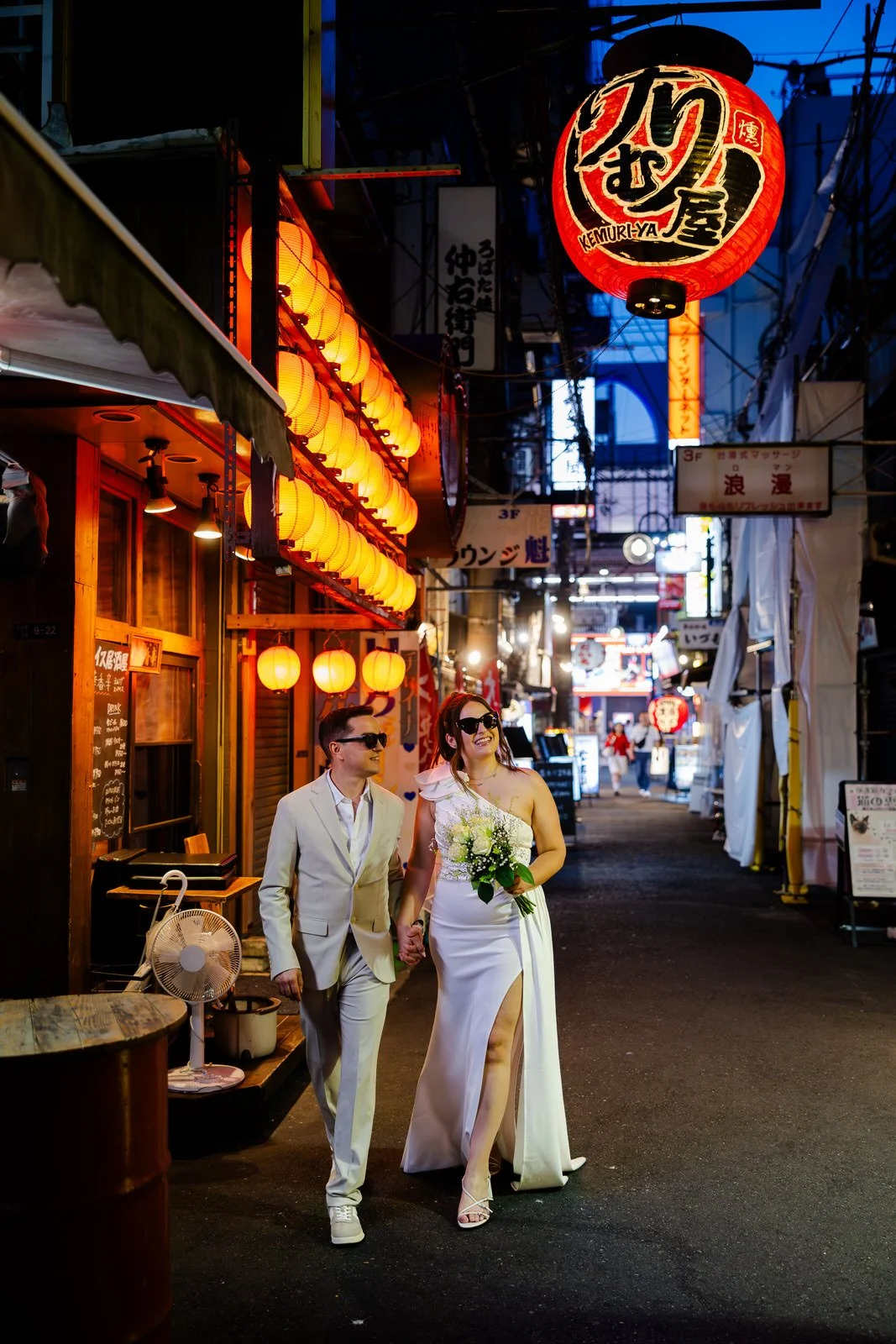 Dotonbori pre-wedding night photoshoot in Osaka by Photo My Tokyo
