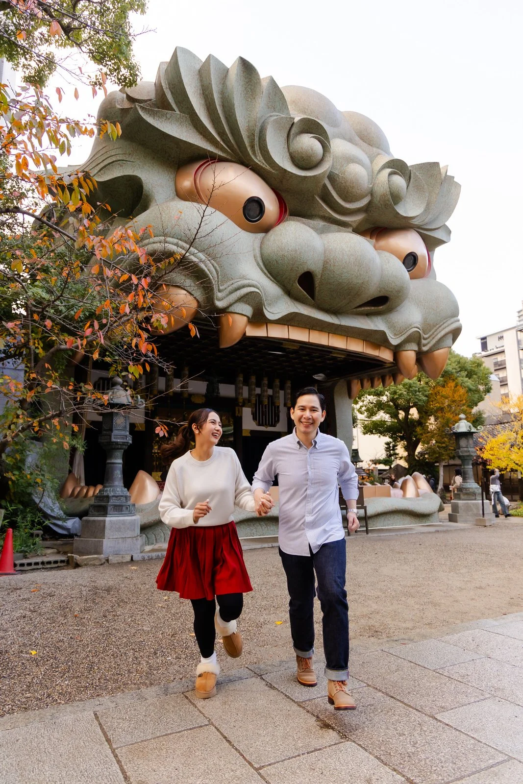 Namba Yasaka Shrine couples photoshoot in Osaka by Photo My Tokyo
