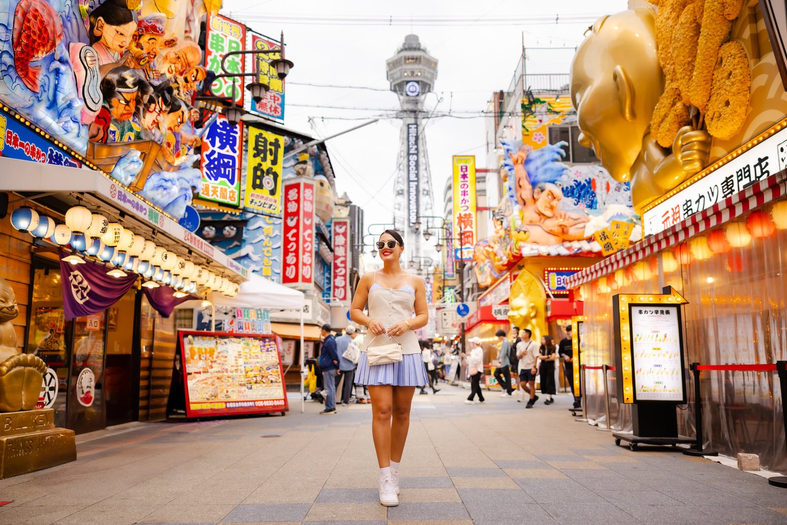 Shinsekai solo photoshoot in Osaka by Photo My Tokyo