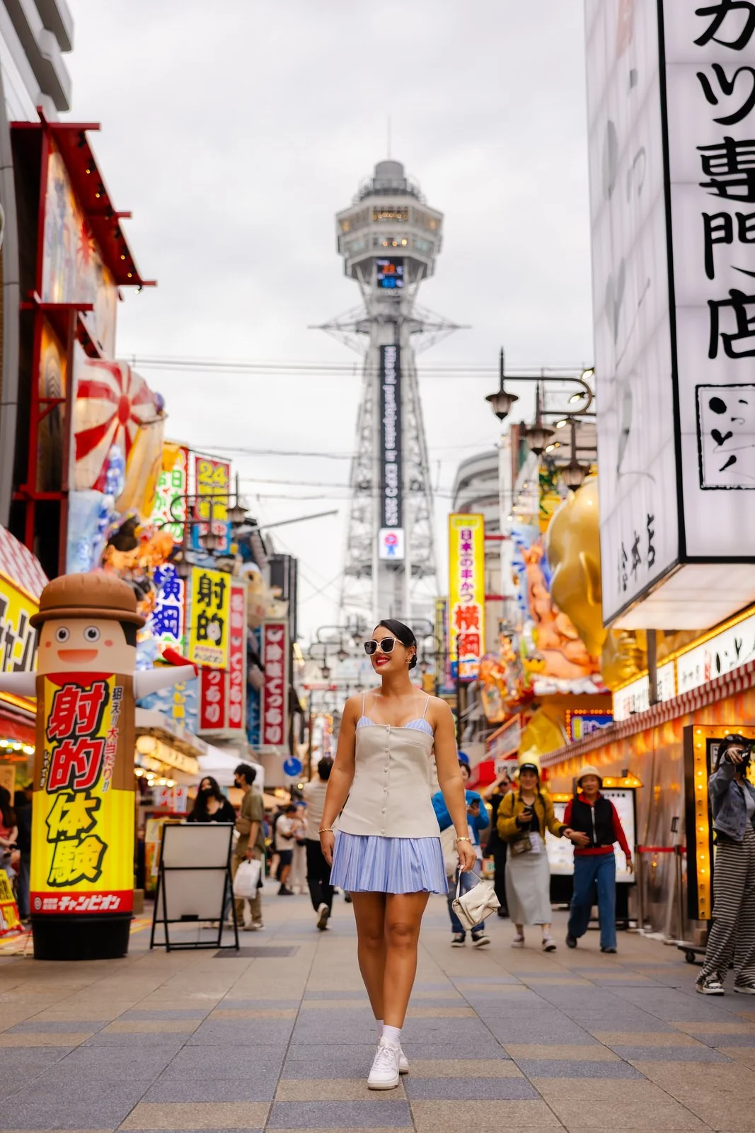 Retro Shinsekai district photoshoot in Osaka by Photo My Tokyo