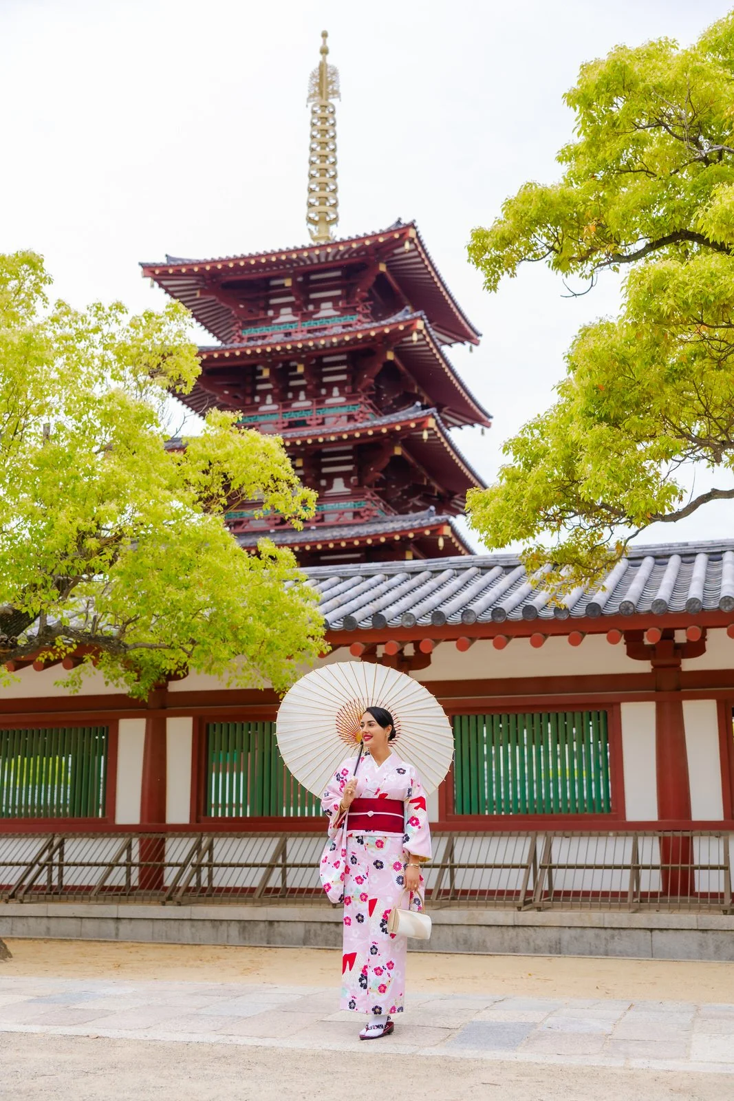 Kimono photoshoot at Shitennoji Temple in Osaka by Photo My Tokyo