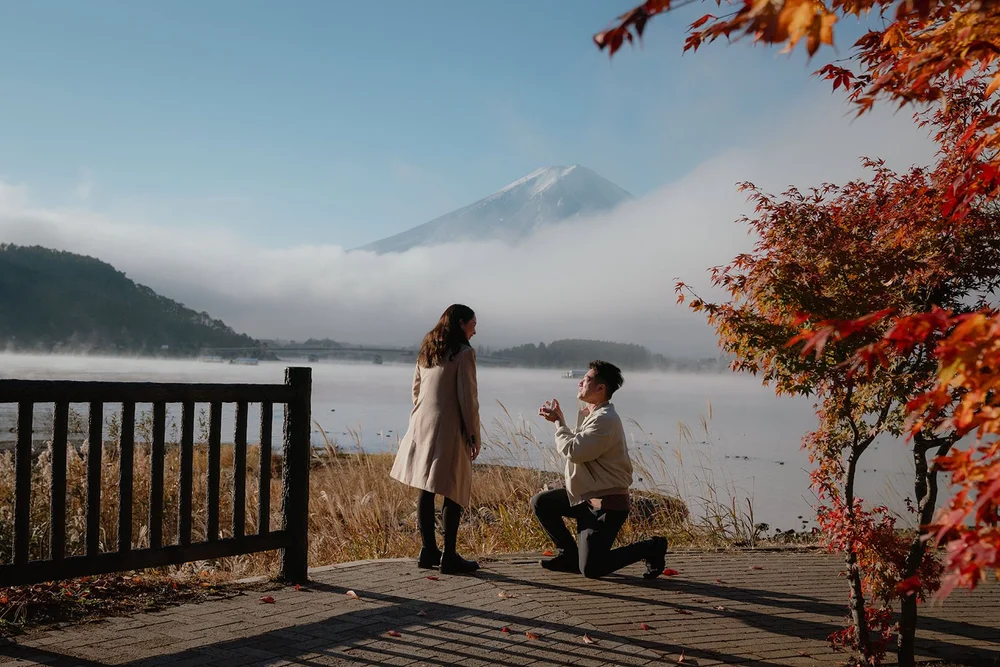 Autumn proposal photoshoot with Mt. Fuji in Kawaguchiko