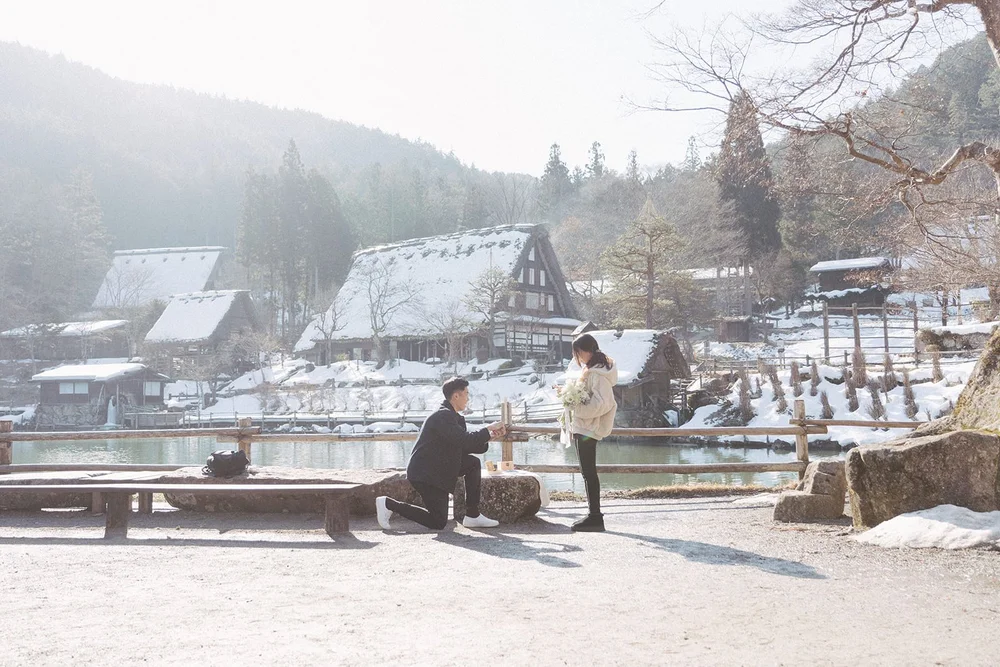 Snowy proposal photoshoot in Takayama