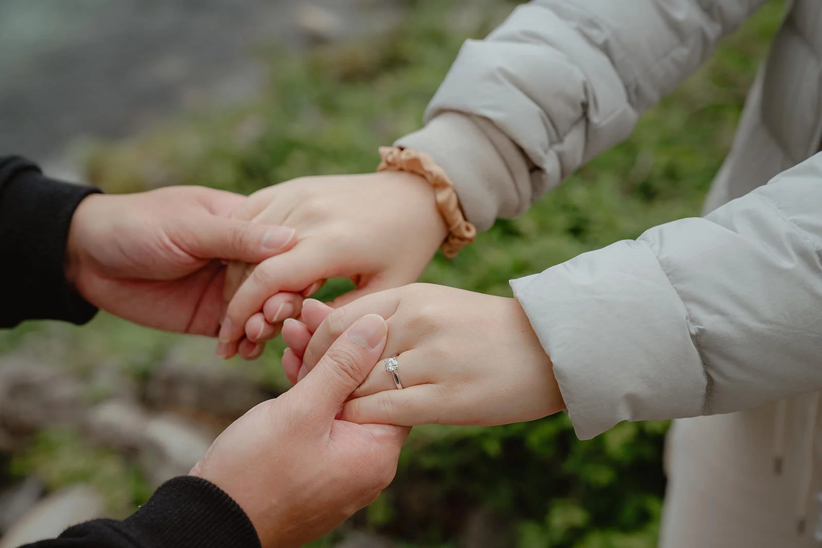Proposal photoshoot at Kamikochi — summer flower field