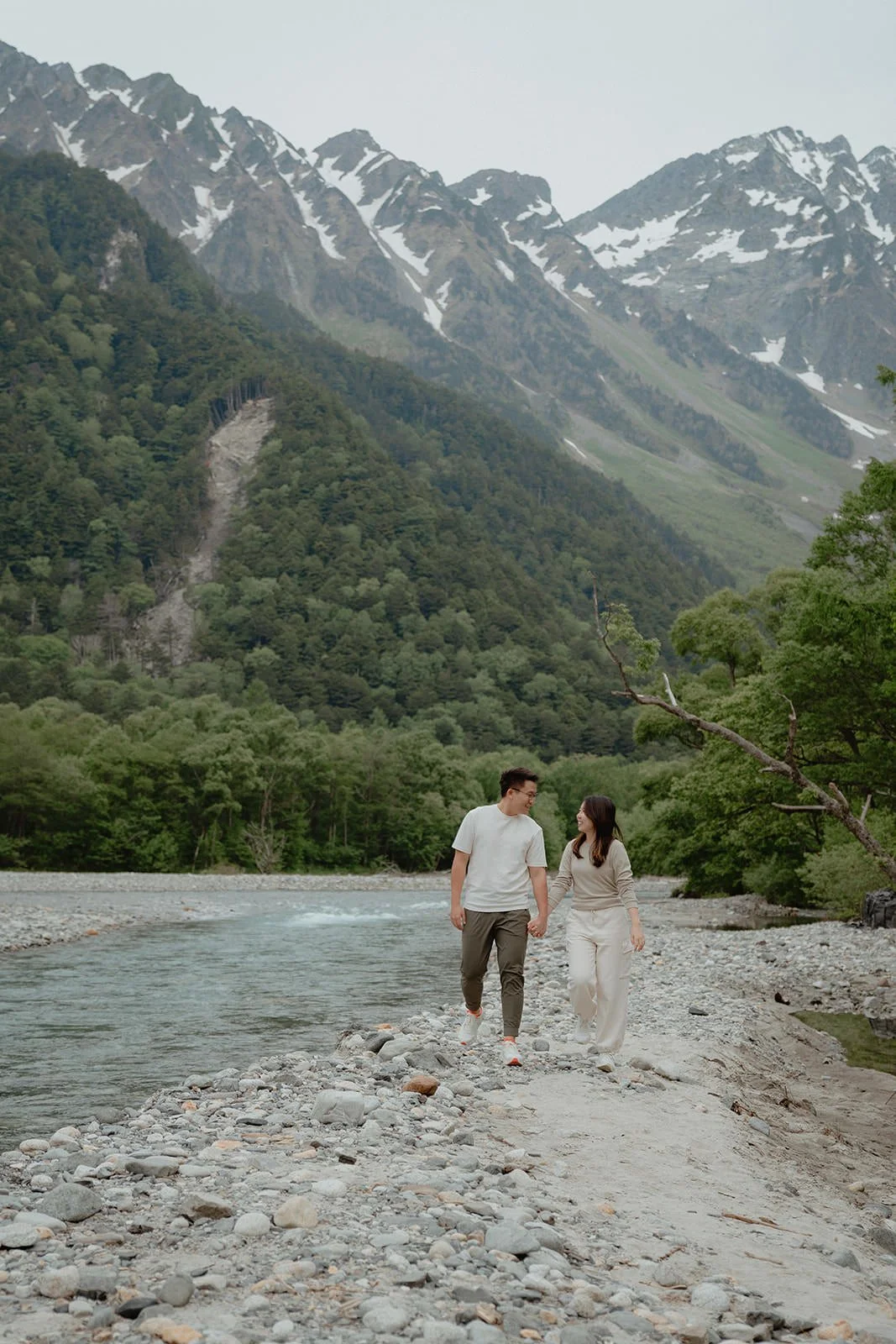 Proposal photoshoot at Kamikochi — summer flower field