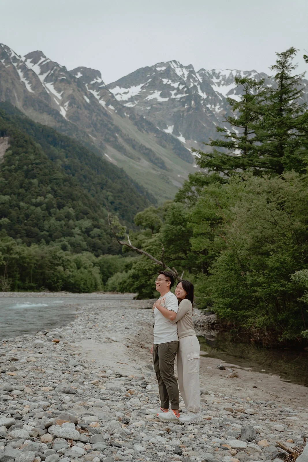 Proposal photoshoot at Kamikochi — summer flower field
