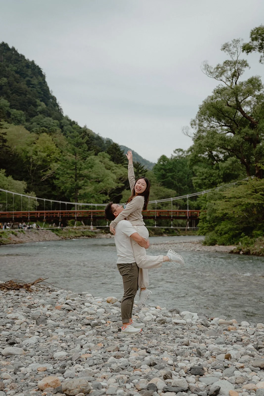 Proposal photoshoot at Kamikochi — summer flower field