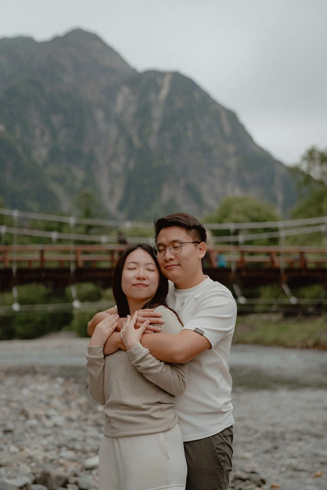 Proposal photoshoot at Kamikochi — summer flower field