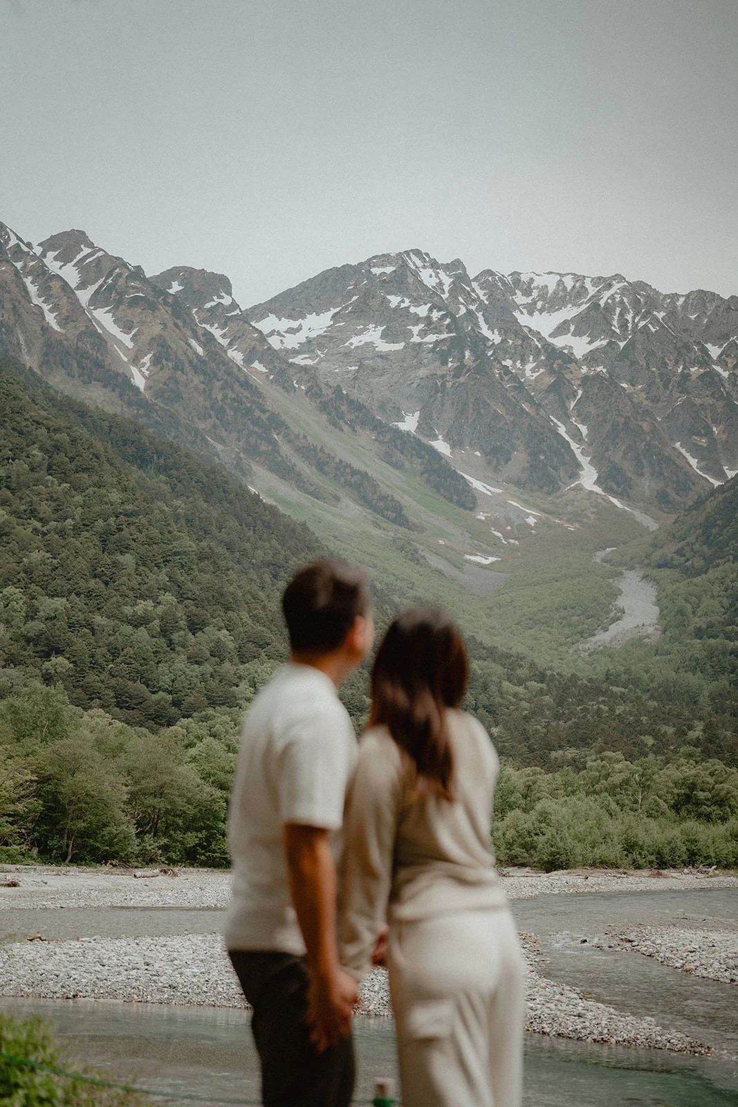 Proposal photoshoot at Kamikochi — summer flower field