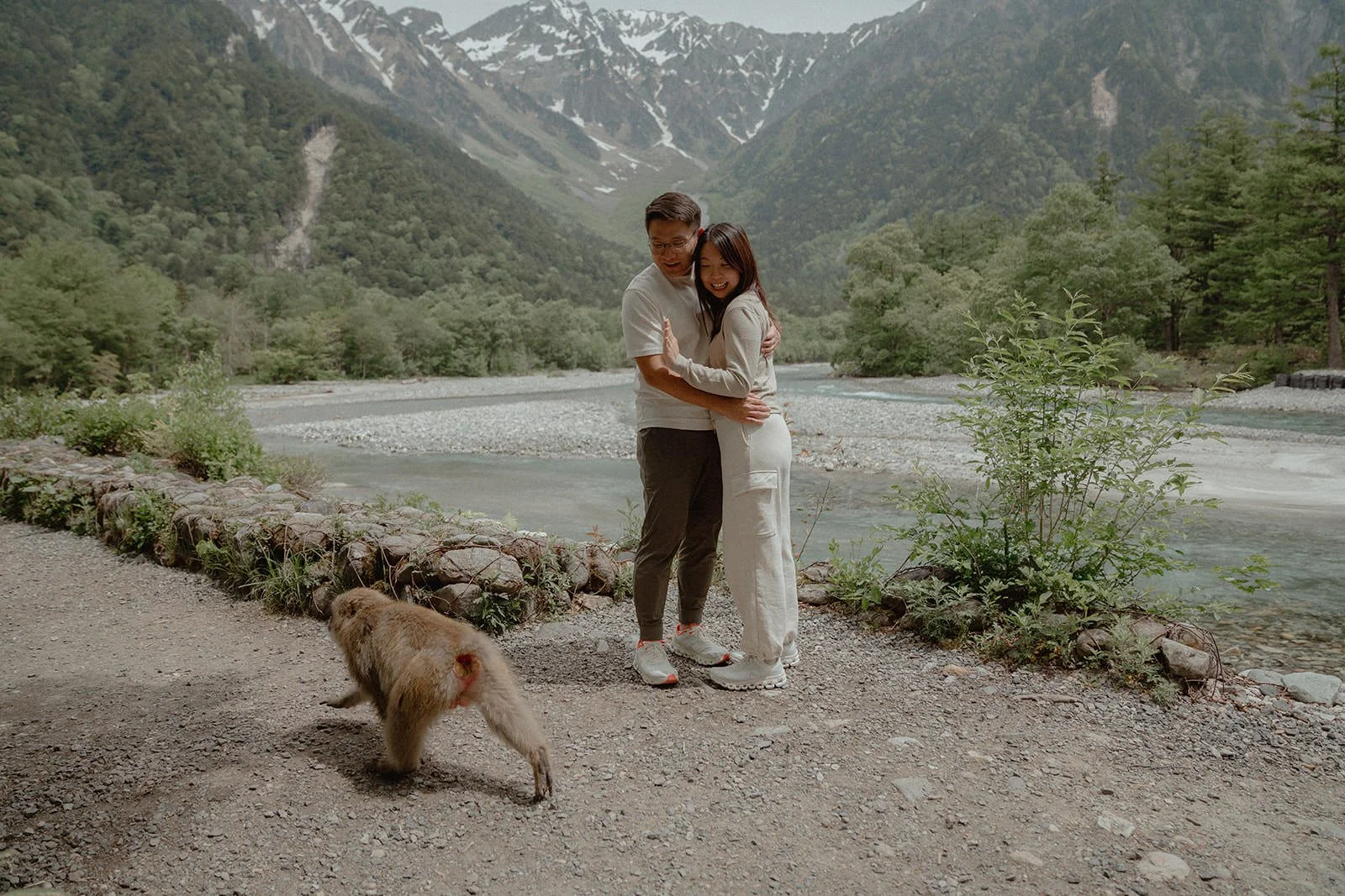 Proposal photoshoot at Kamikochi — summer flower field