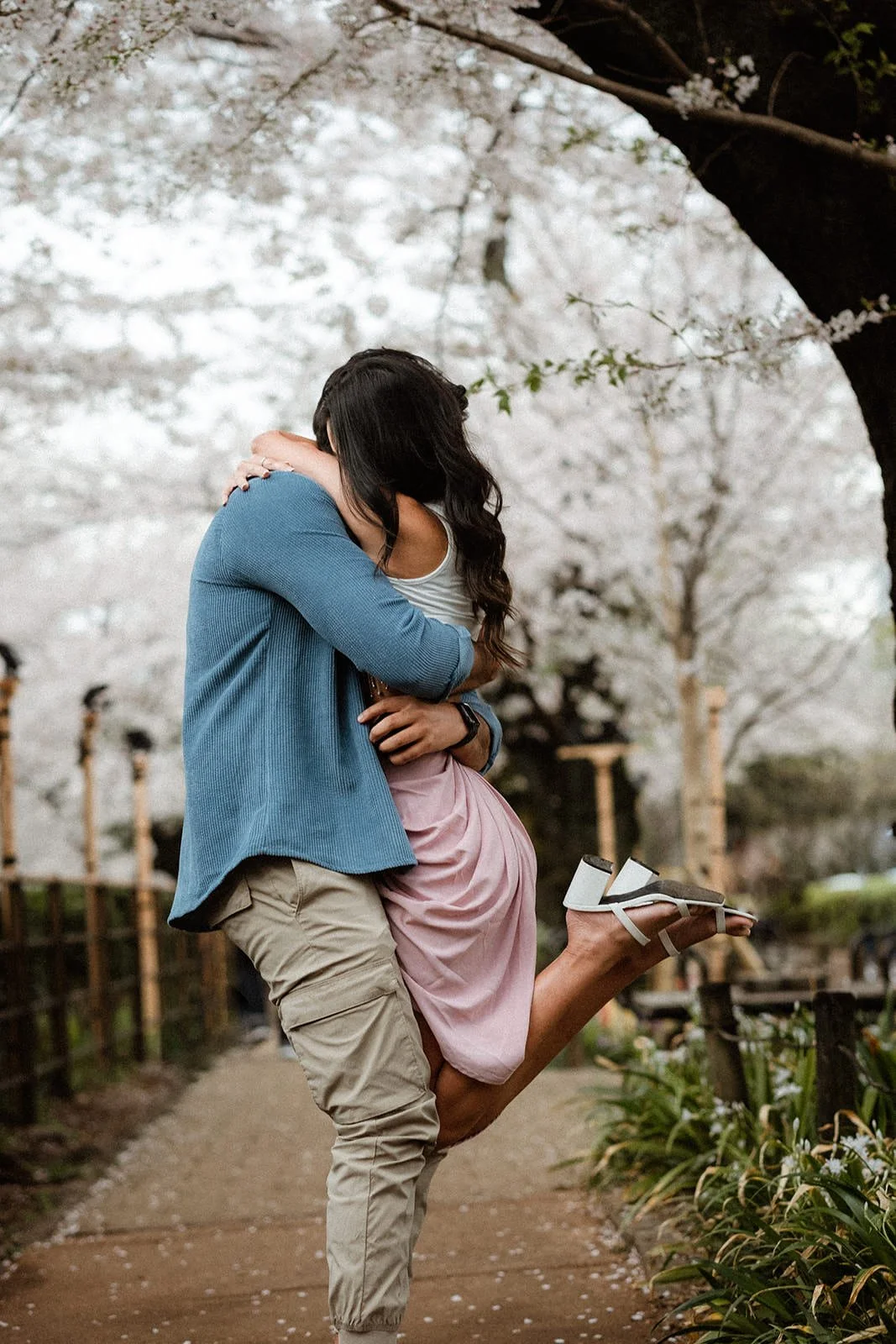 Proposal photoshoot at Chidorigafuchi — cherry blossom