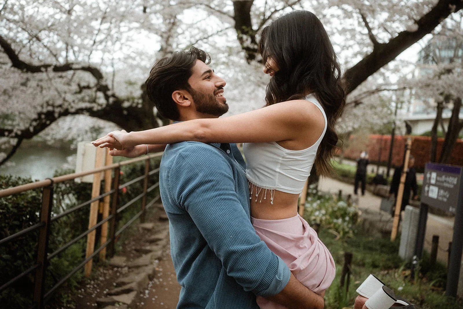 Proposal photoshoot at Chidorigafuchi — cherry blossom