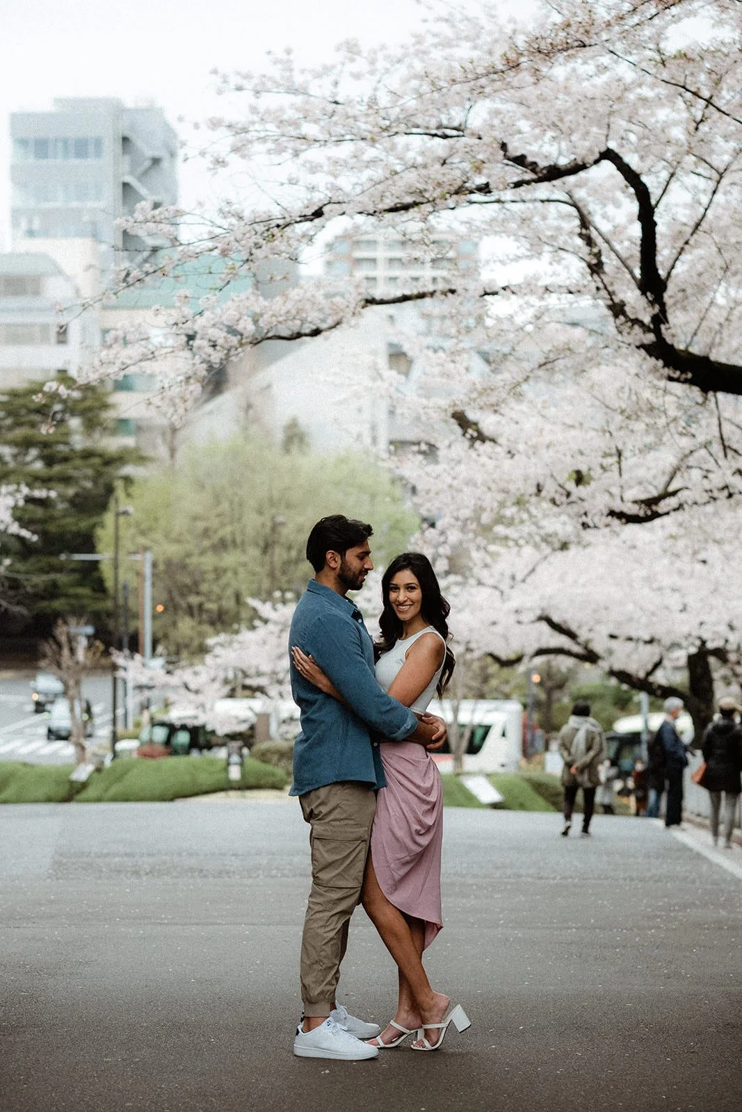 Proposal photoshoot at Chidorigafuchi — cherry blossom