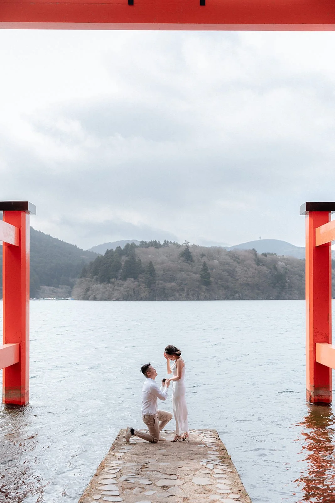 Proposal photoshoot at Hakone Shrine