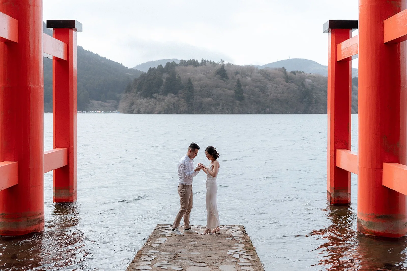 Proposal photoshoot at Hakone Shrine