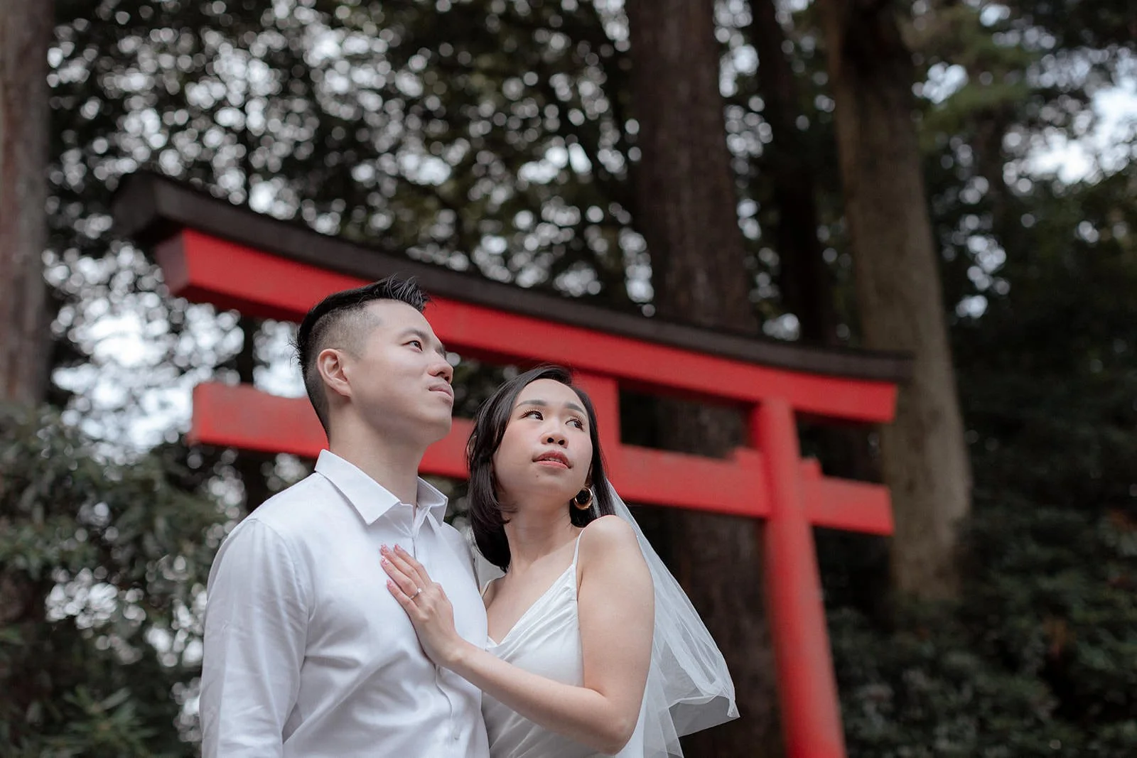 Proposal photoshoot at Hakone Shrine
