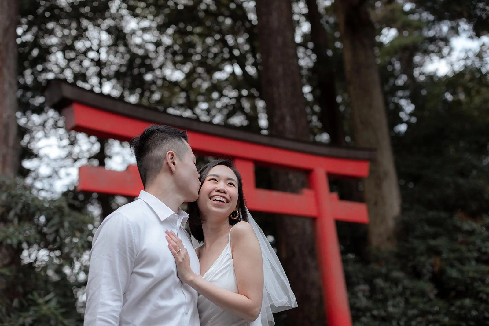 Proposal photoshoot at Hakone Shrine