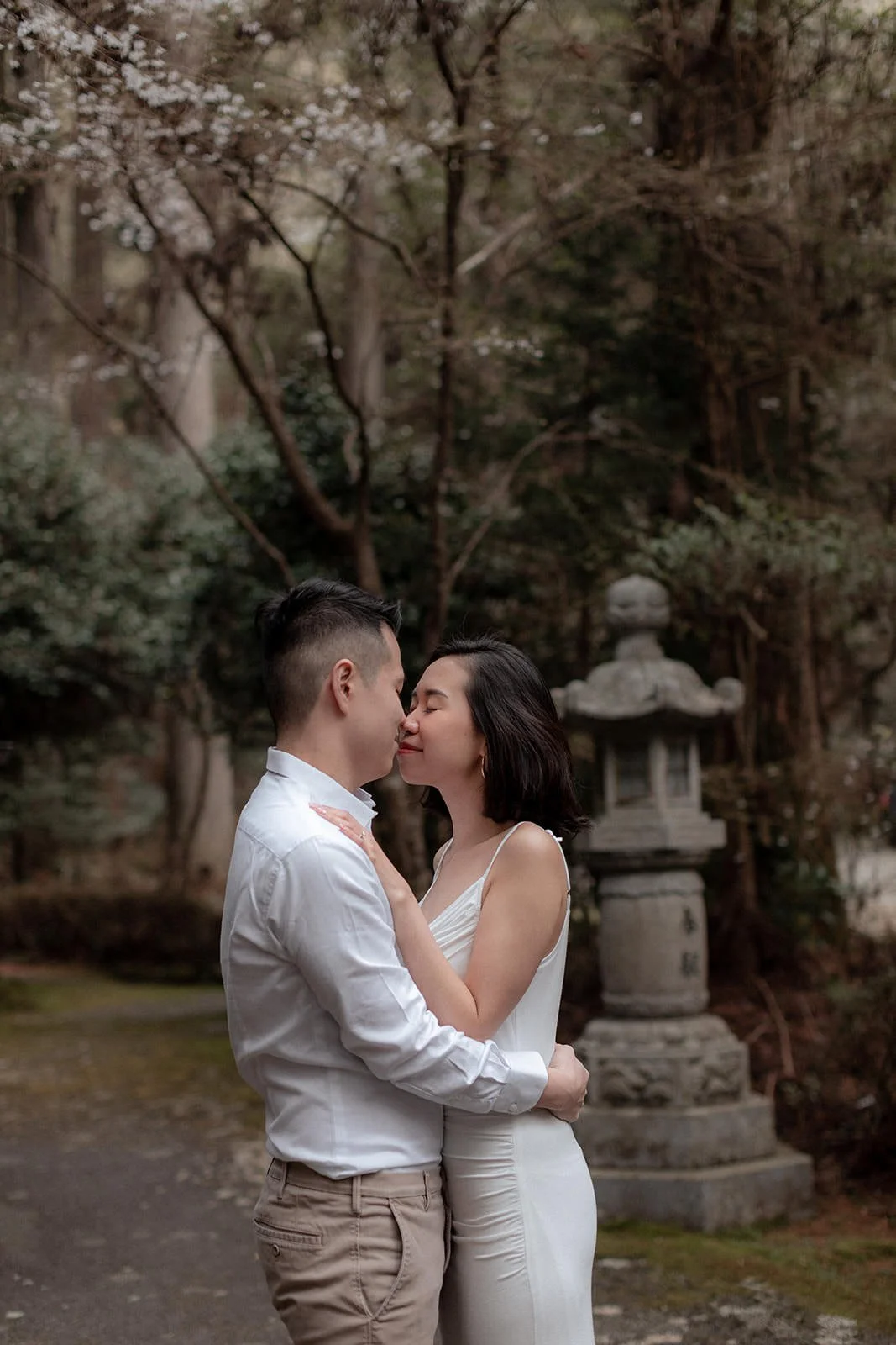 Proposal photoshoot at Hakone Shrine