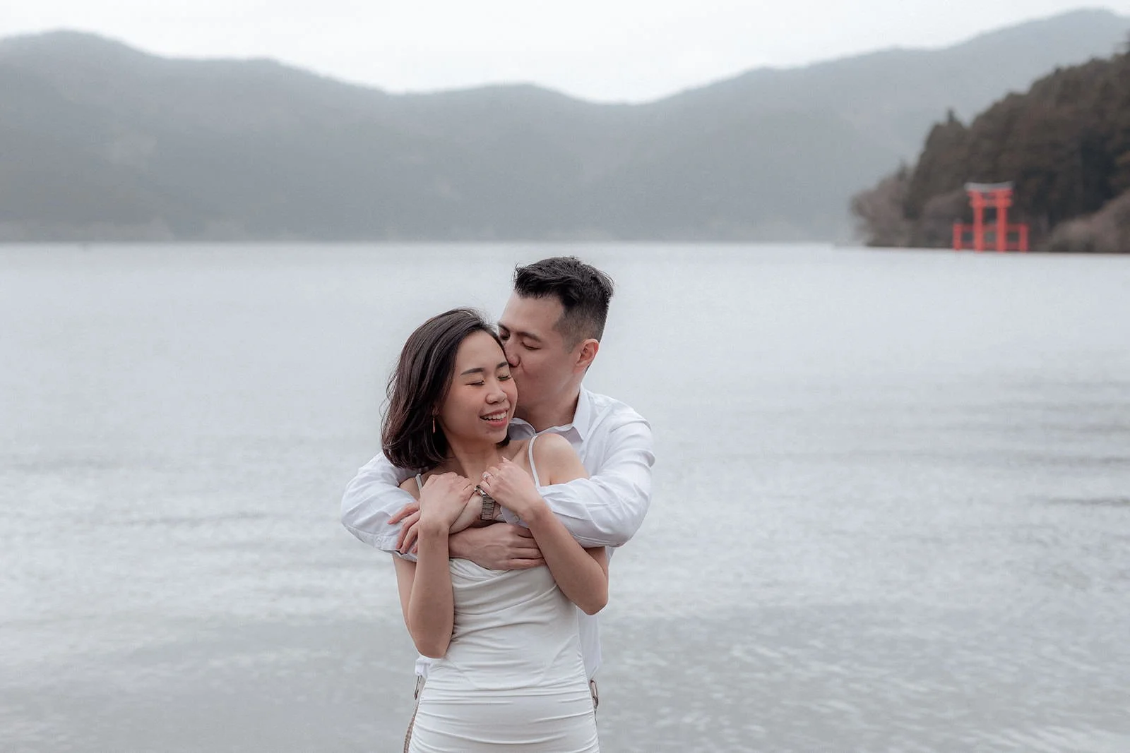 Proposal photoshoot at Hakone Shrine
