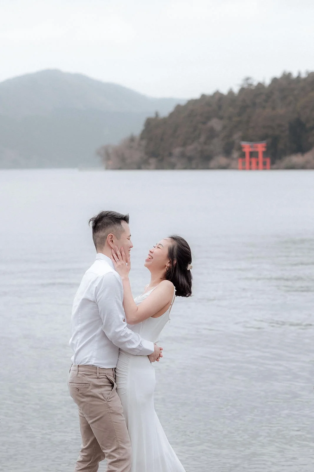 Proposal photoshoot at Hakone Shrine