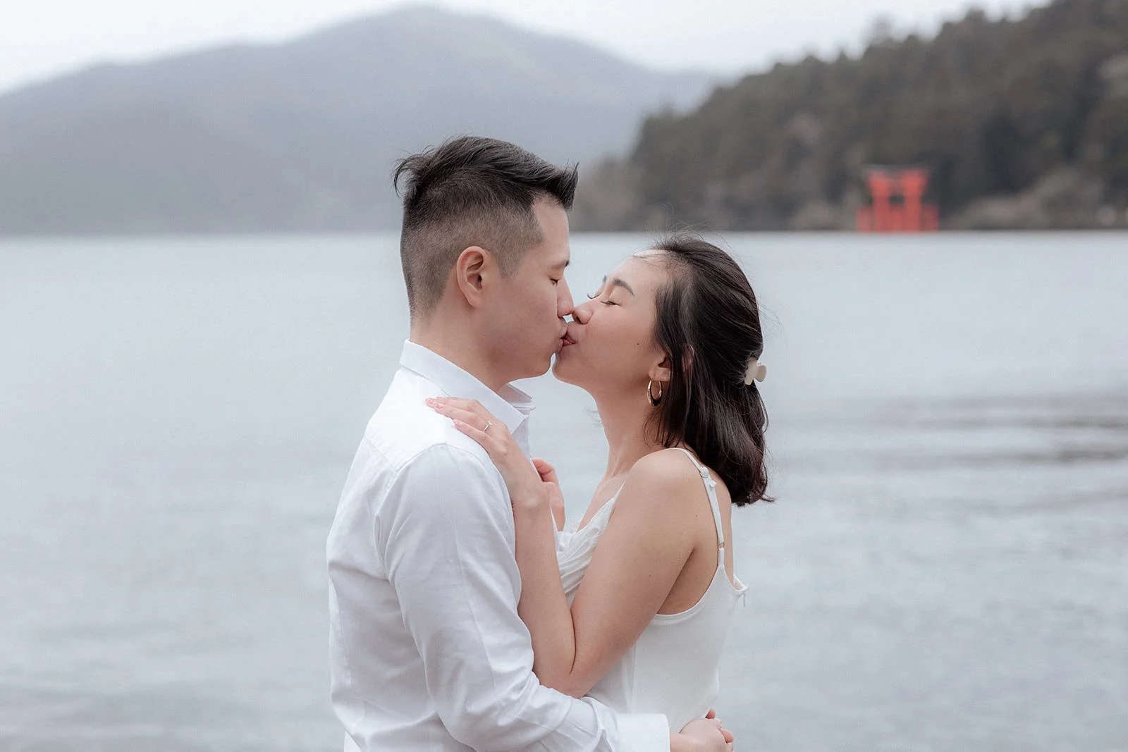 Proposal photoshoot at Hakone Shrine