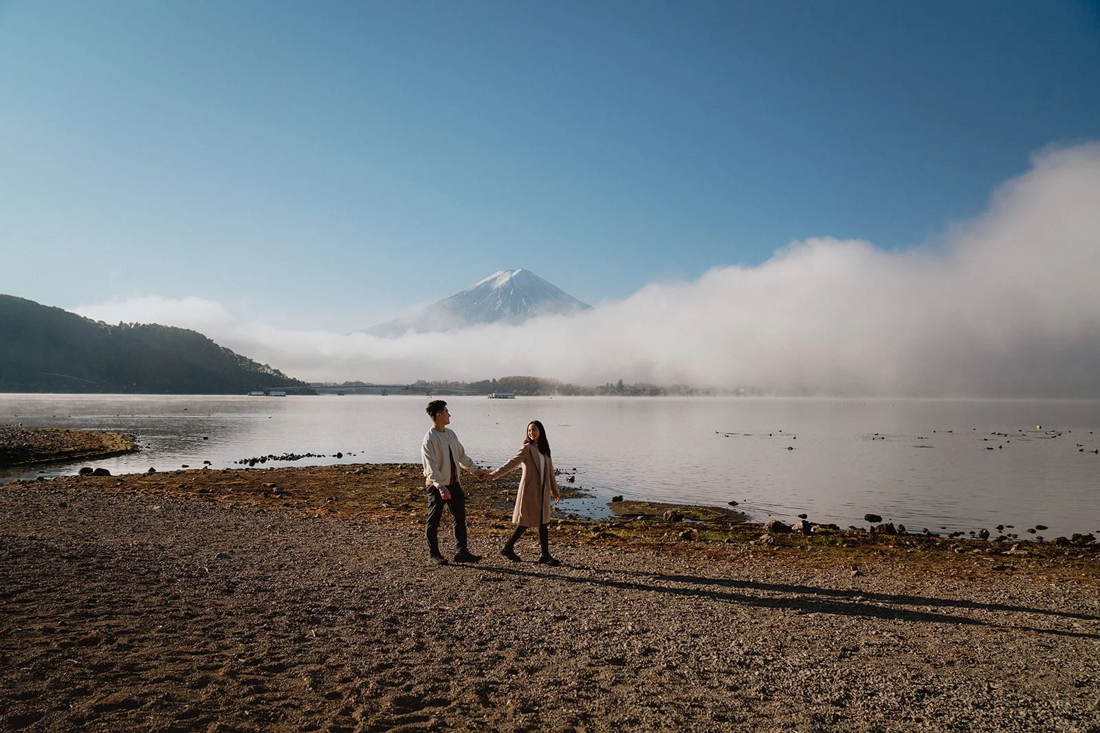 Proposal photoshoot at Lake Kawaguchiko — autumn