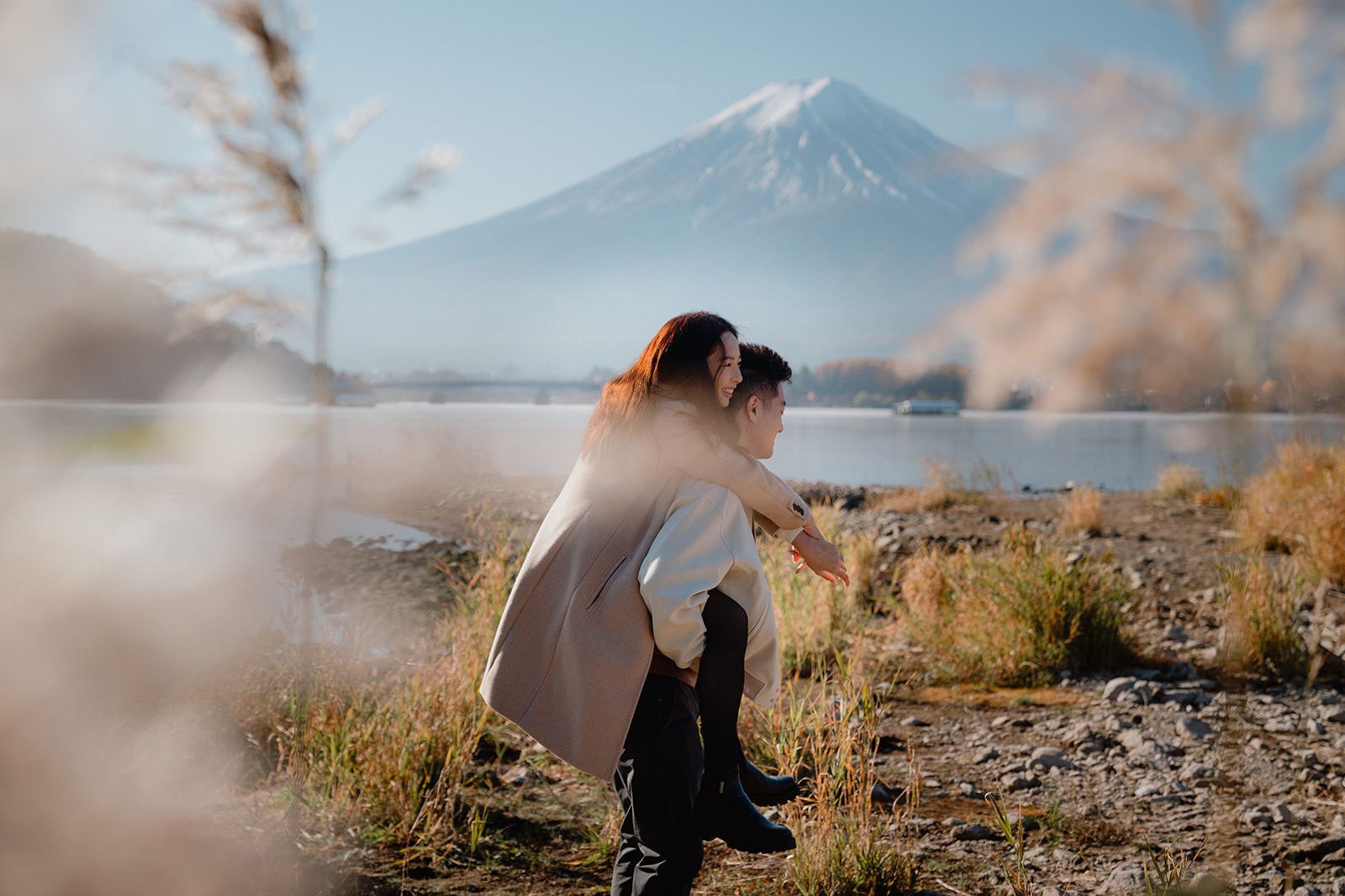 Proposal photoshoot at Lake Kawaguchiko — autumn