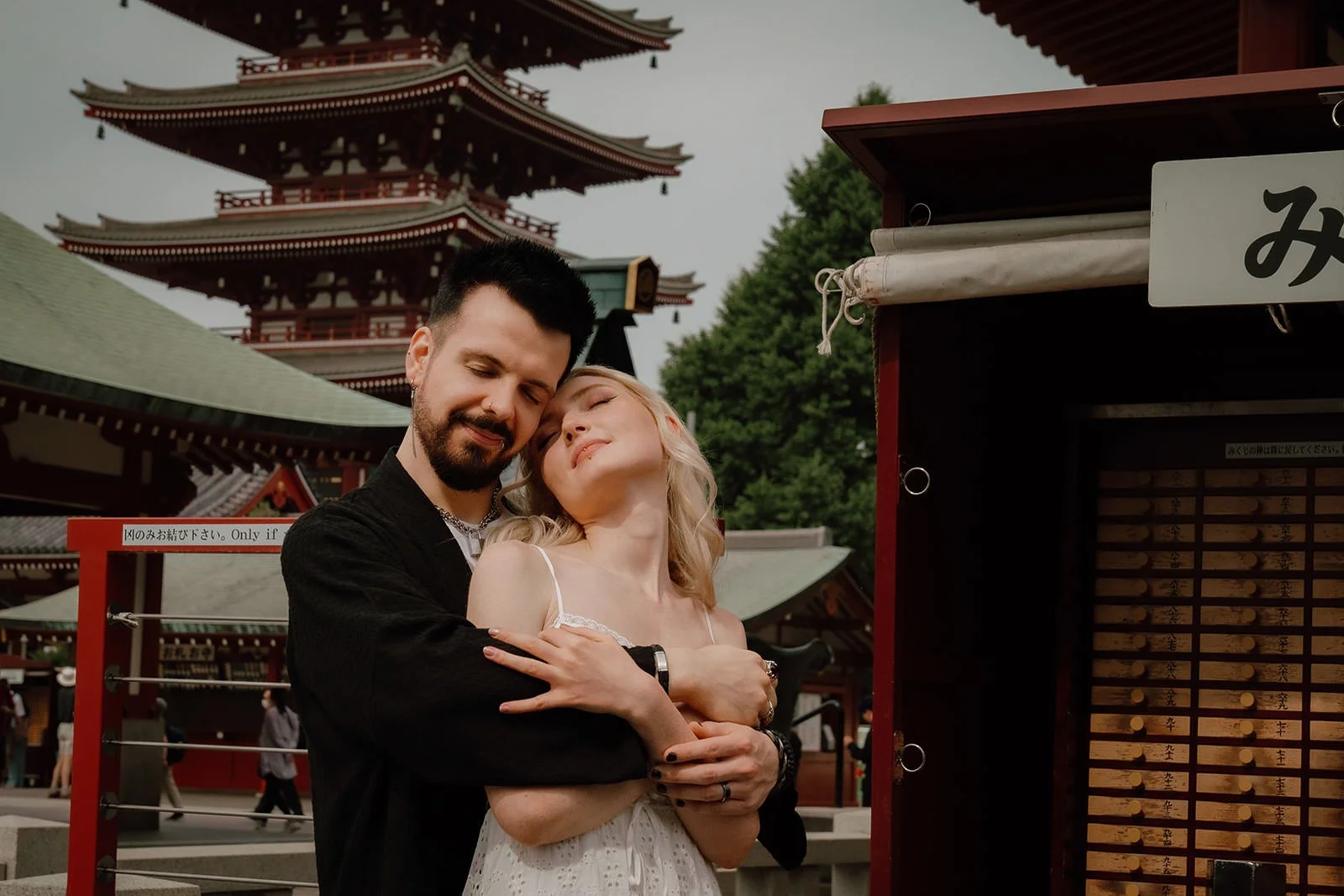 couples photoshoot asakusa sensoji