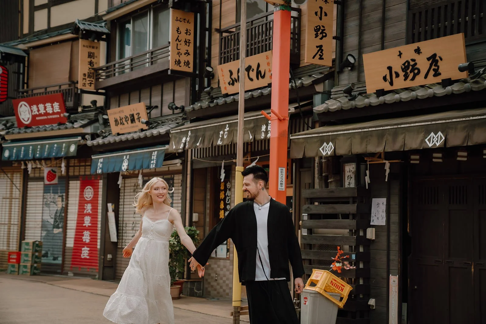 Couples photoshoot at Senso-ji temple in Asakusa, Tokyo, spring morning