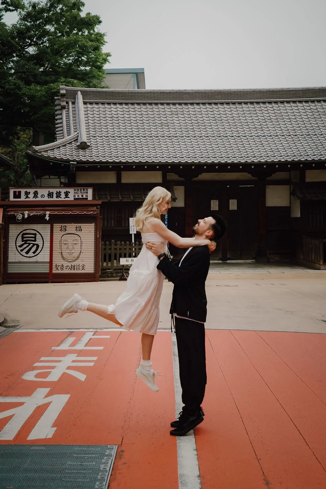 couples photoshoot asakusa sensoji