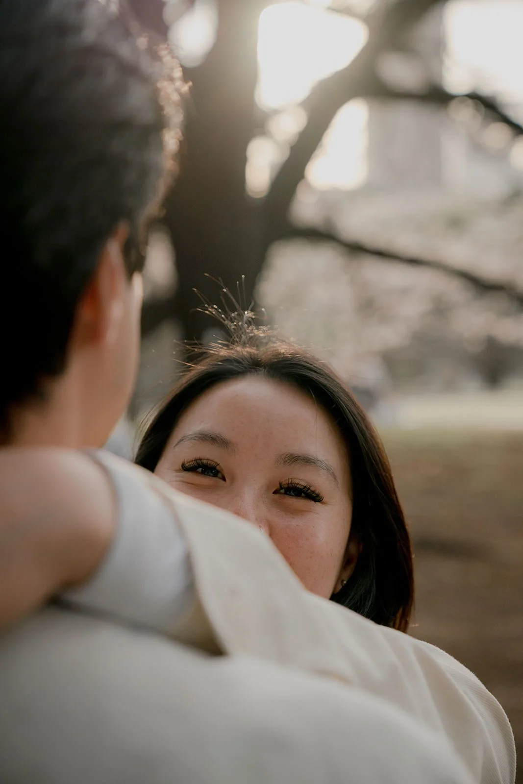 couples photoshoot shinjuku gyoen cherry blossom