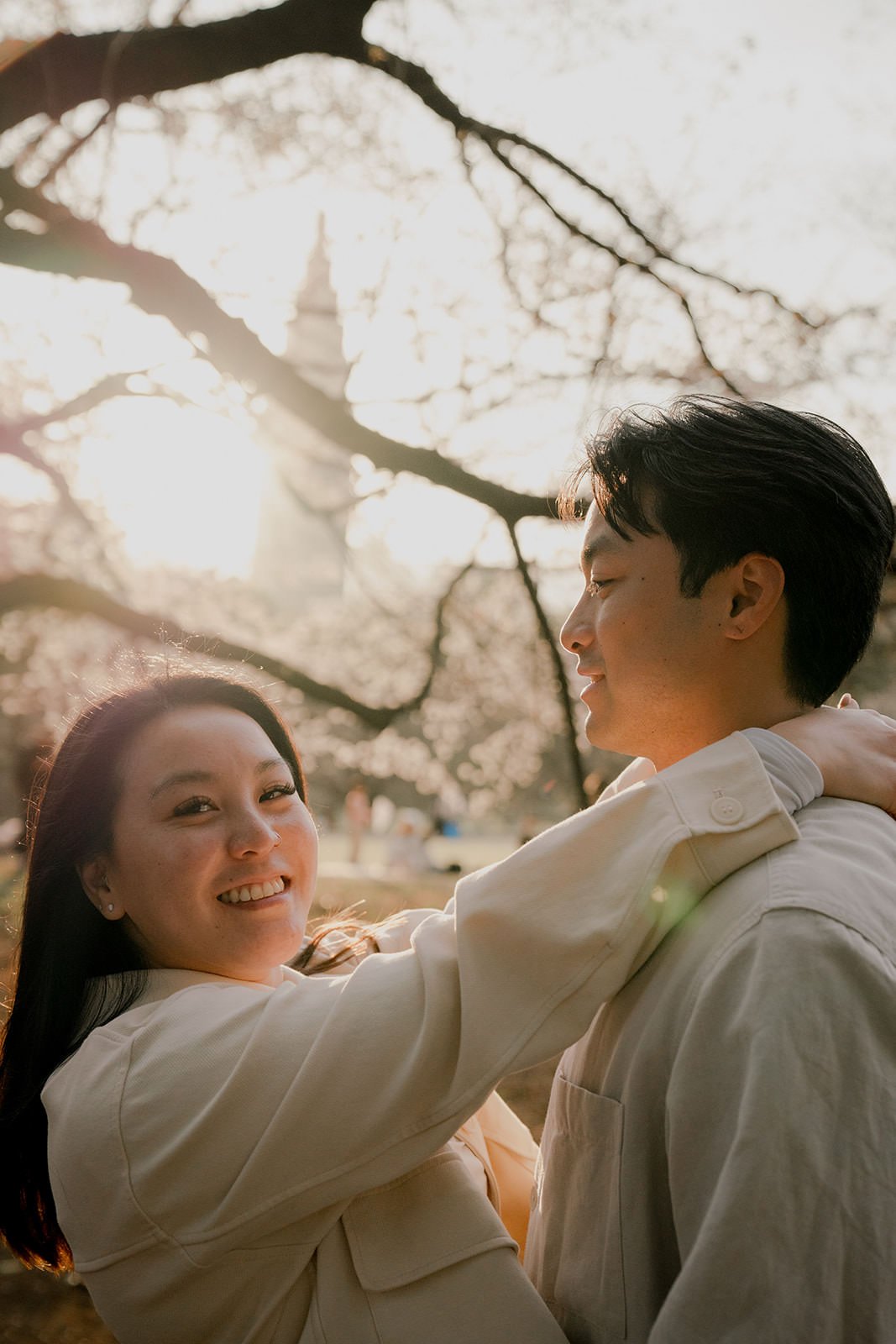 couples photoshoot shinjuku gyoen cherry blossom