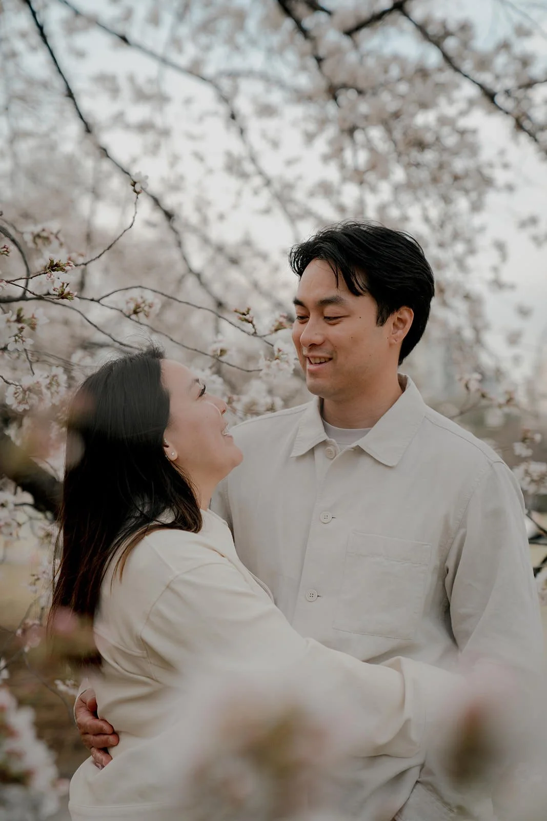 couples photoshoot shinjuku gyoen cherry blossom