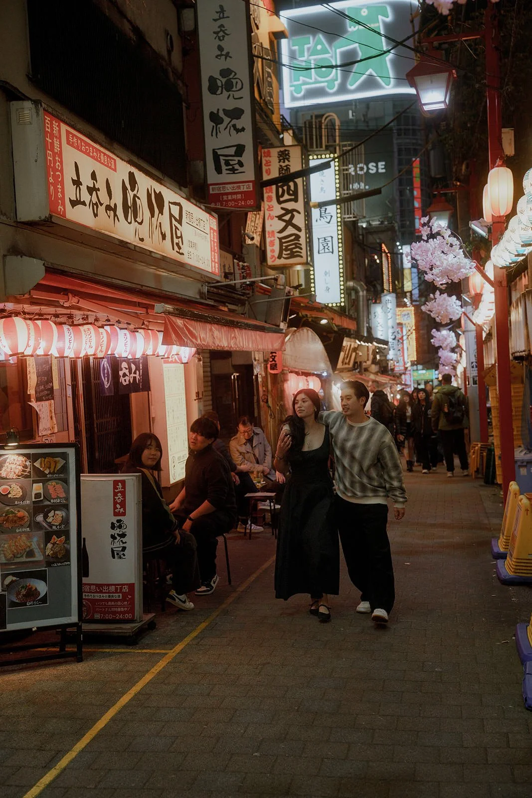 couples photoshoot shinjuku night
