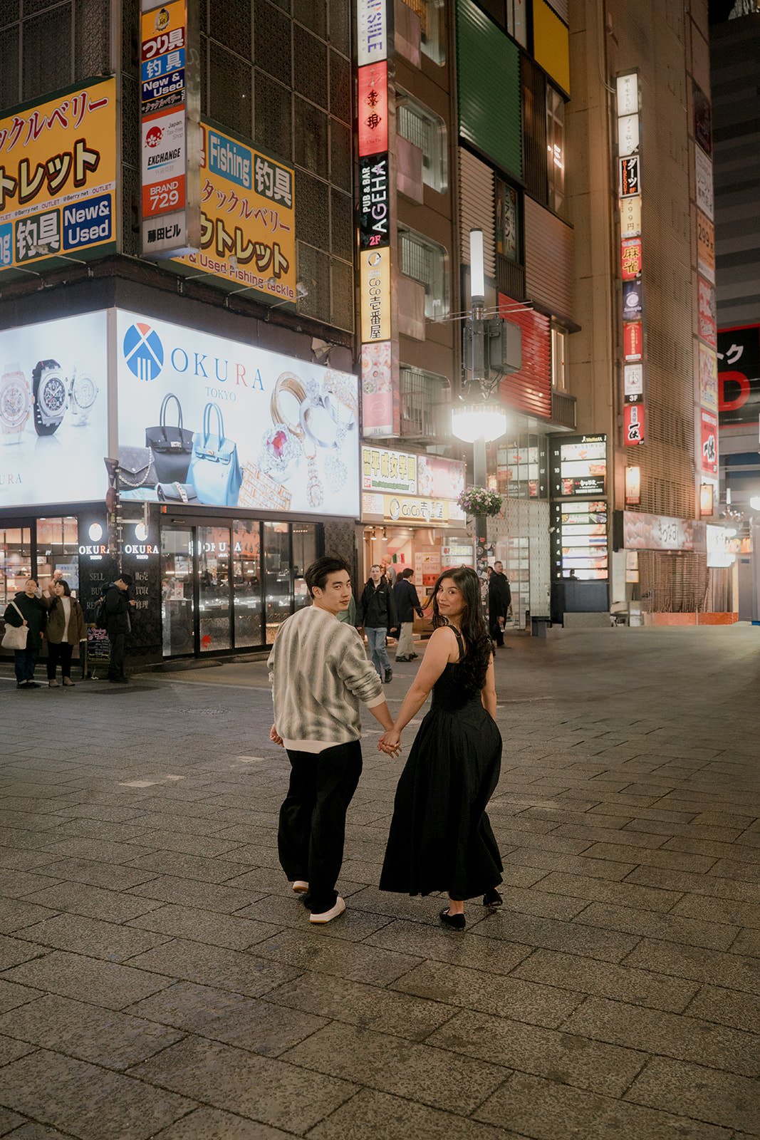 couples photoshoot shinjuku night