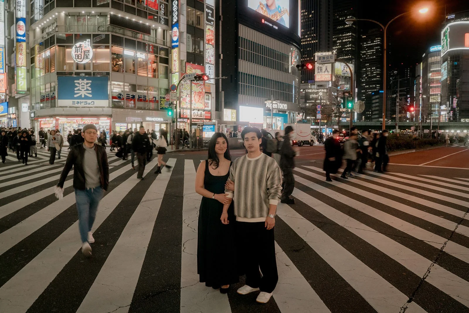couples photoshoot shinjuku night