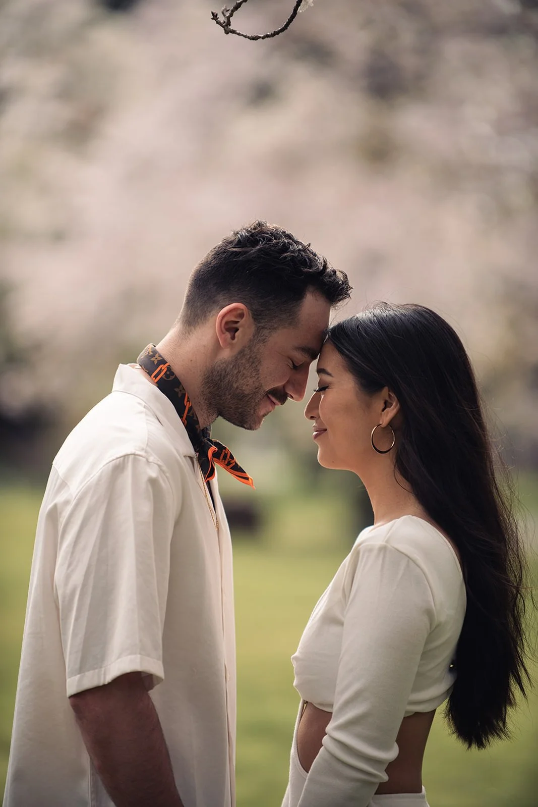couples photoshoot tokyo cherry blossom