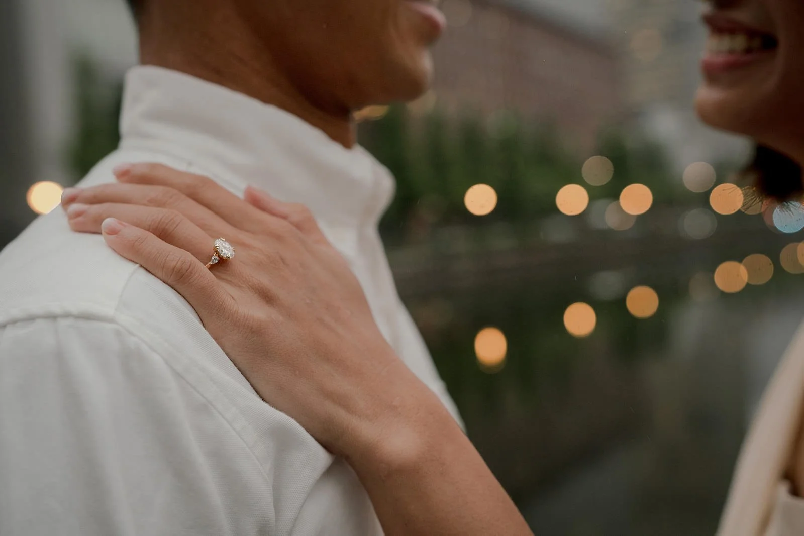 couples photoshoot tokyo marunouchi rain