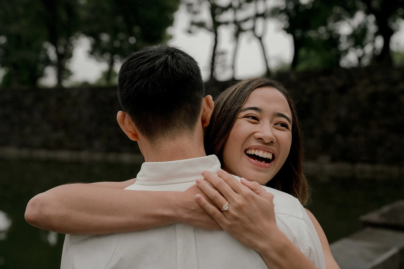 couples photoshoot tokyo marunouchi rain