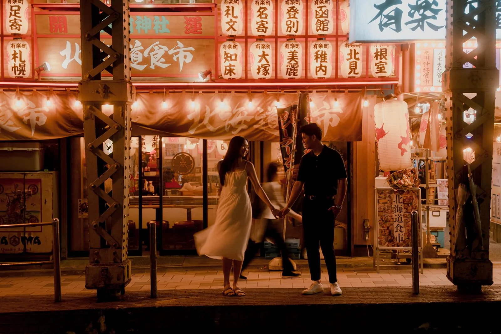 couples photoshoot tokyo nighttime