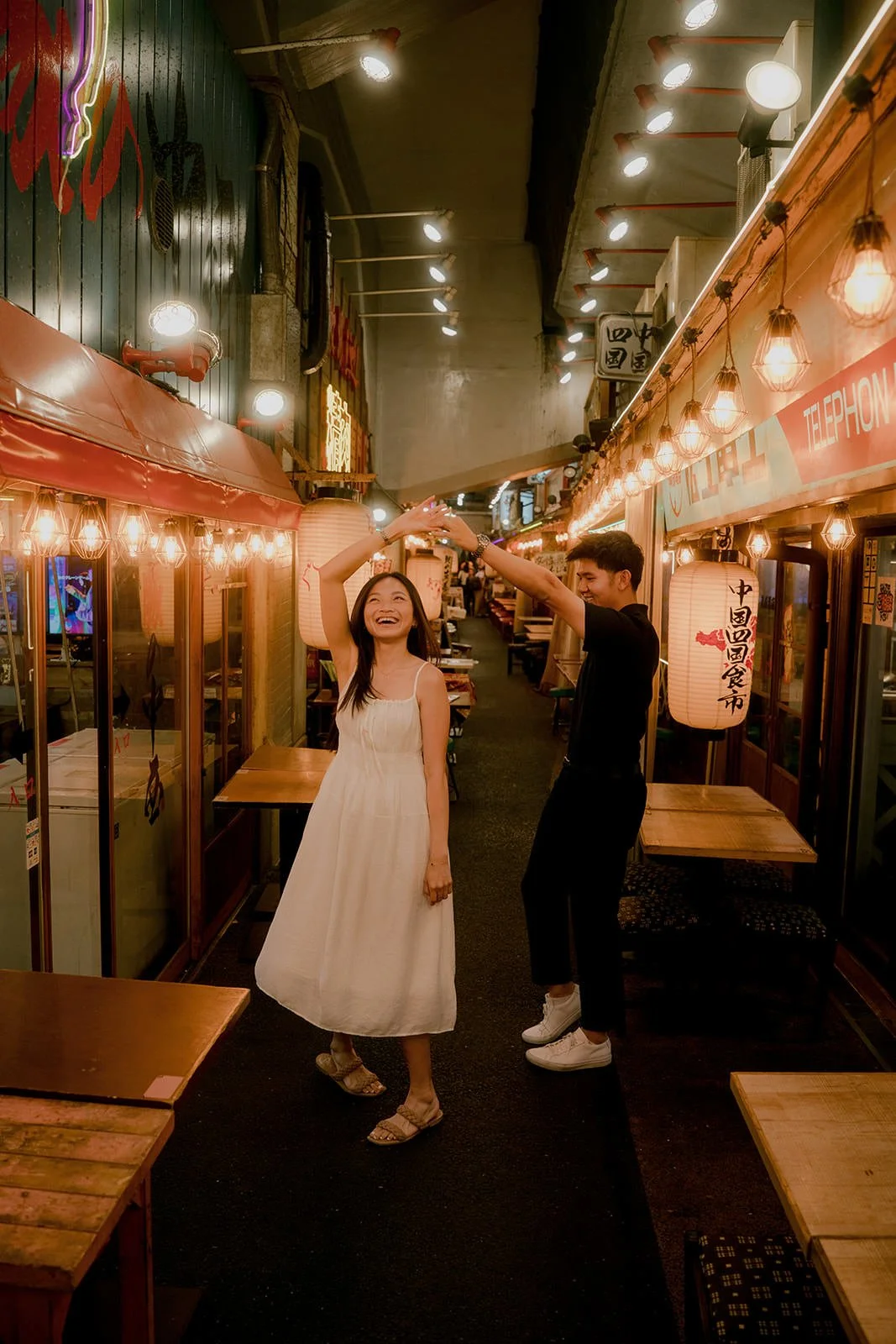 couples photoshoot tokyo nighttime