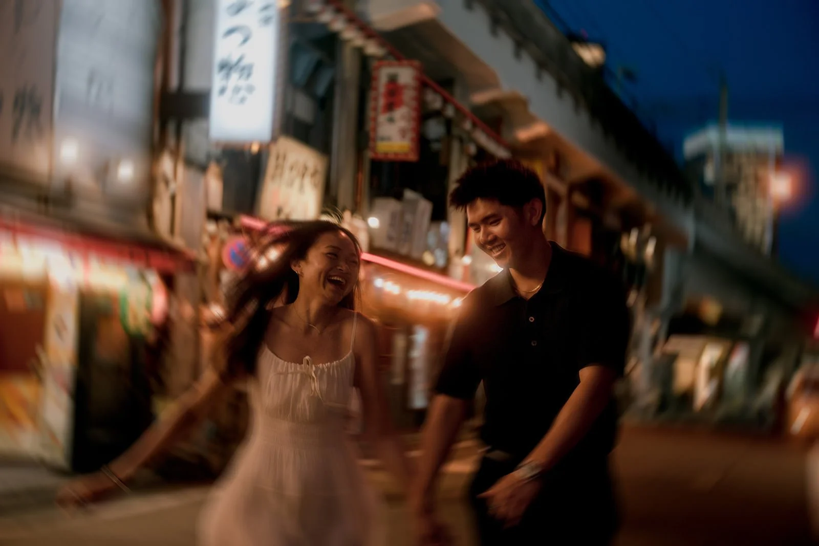 couples photoshoot tokyo nighttime