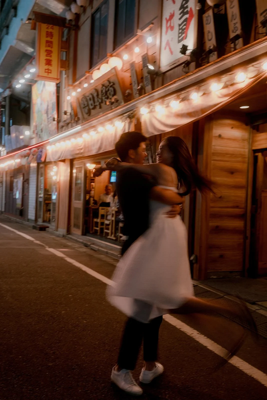 couples photoshoot tokyo nighttime