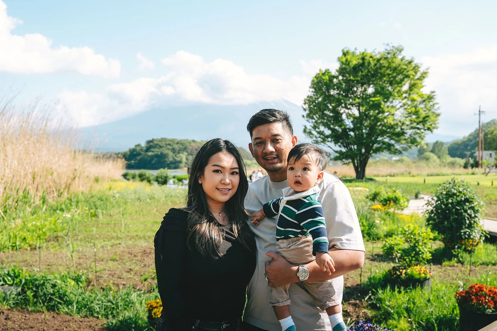 family photoshoot kawaguchiko fuji spring