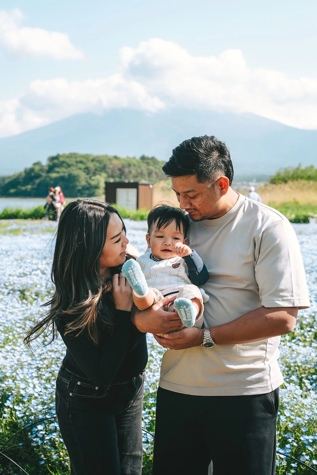 family photoshoot kawaguchiko fuji spring