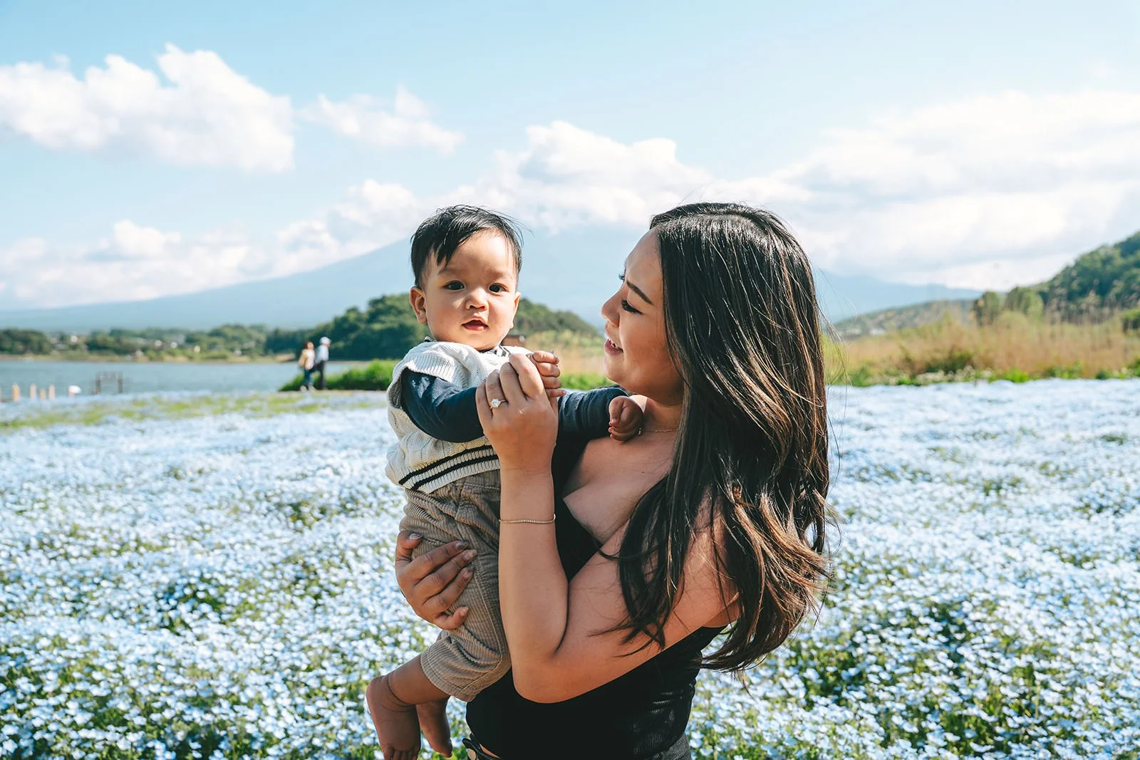 family photoshoot kawaguchiko fuji spring