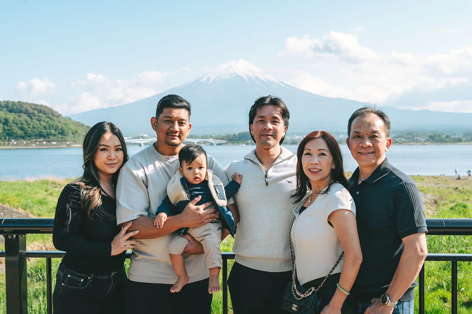 family photoshoot kawaguchiko fuji spring