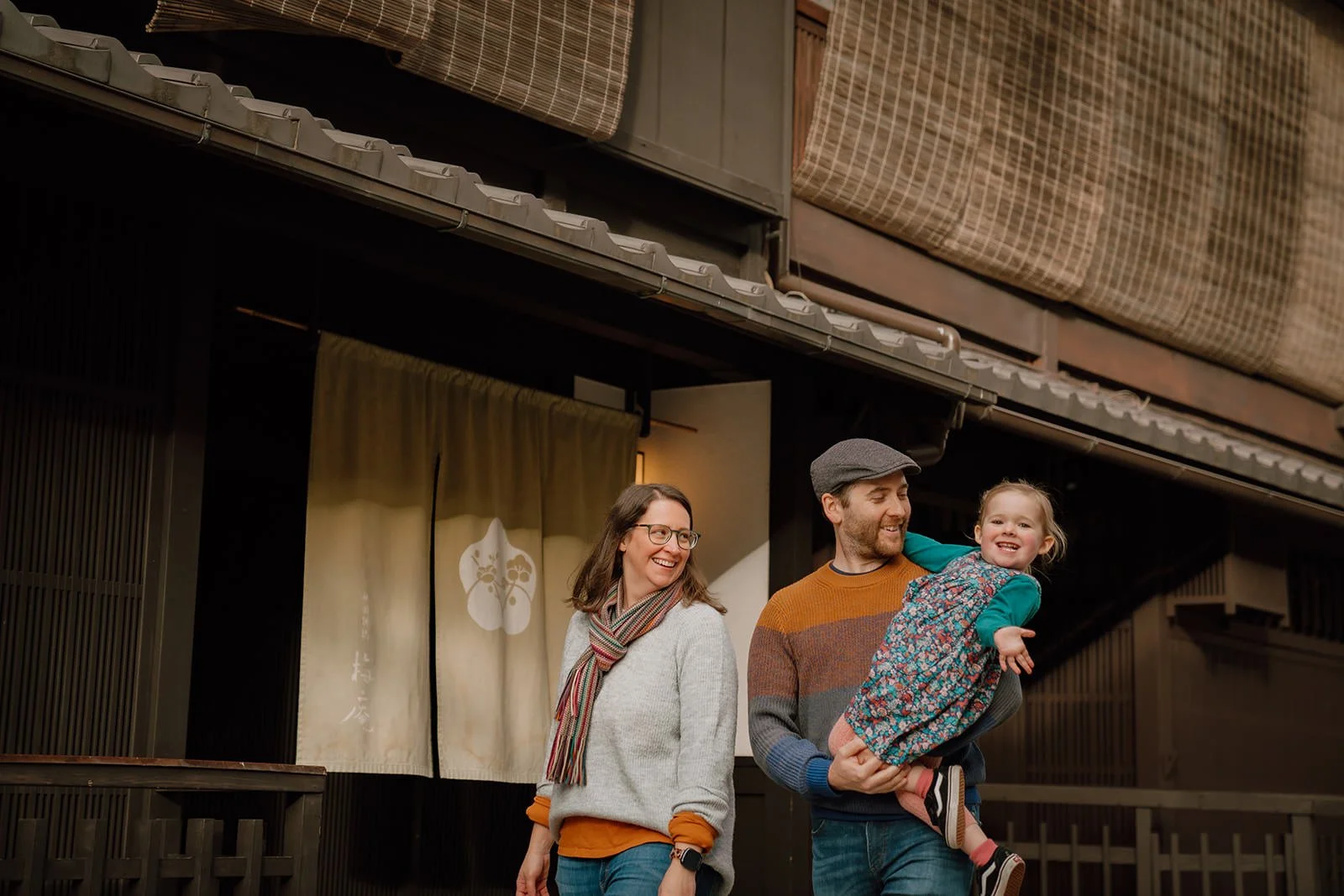 family photoshoot kyoto gion shirakawa sunset